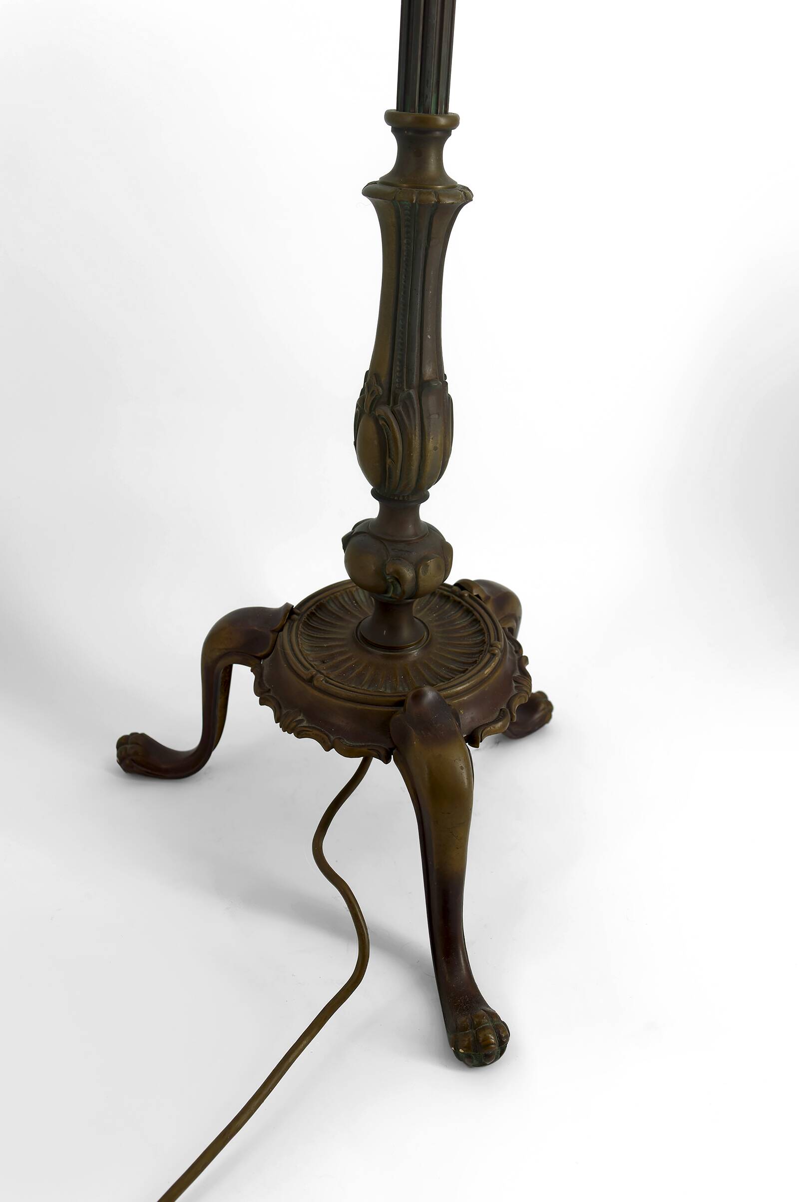 Bronze floor lamp with Tiffany-style stained glass shade – 20th century