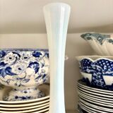 Vase, soliflore en opaline blanche