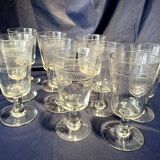 Set of 10 red wine glasses with engraved rotating decoration