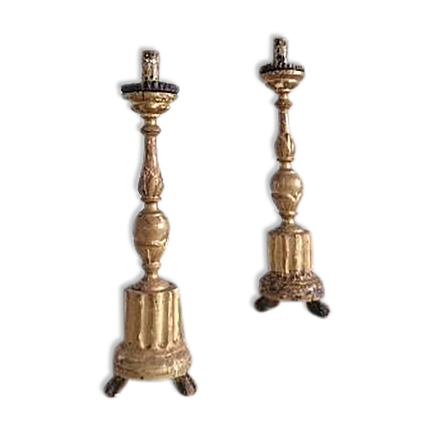 Pair of gold candlesticks with leaf