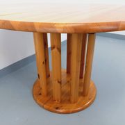 Table à manger ronde scandinave vintage style Rainer Daumiller en pin