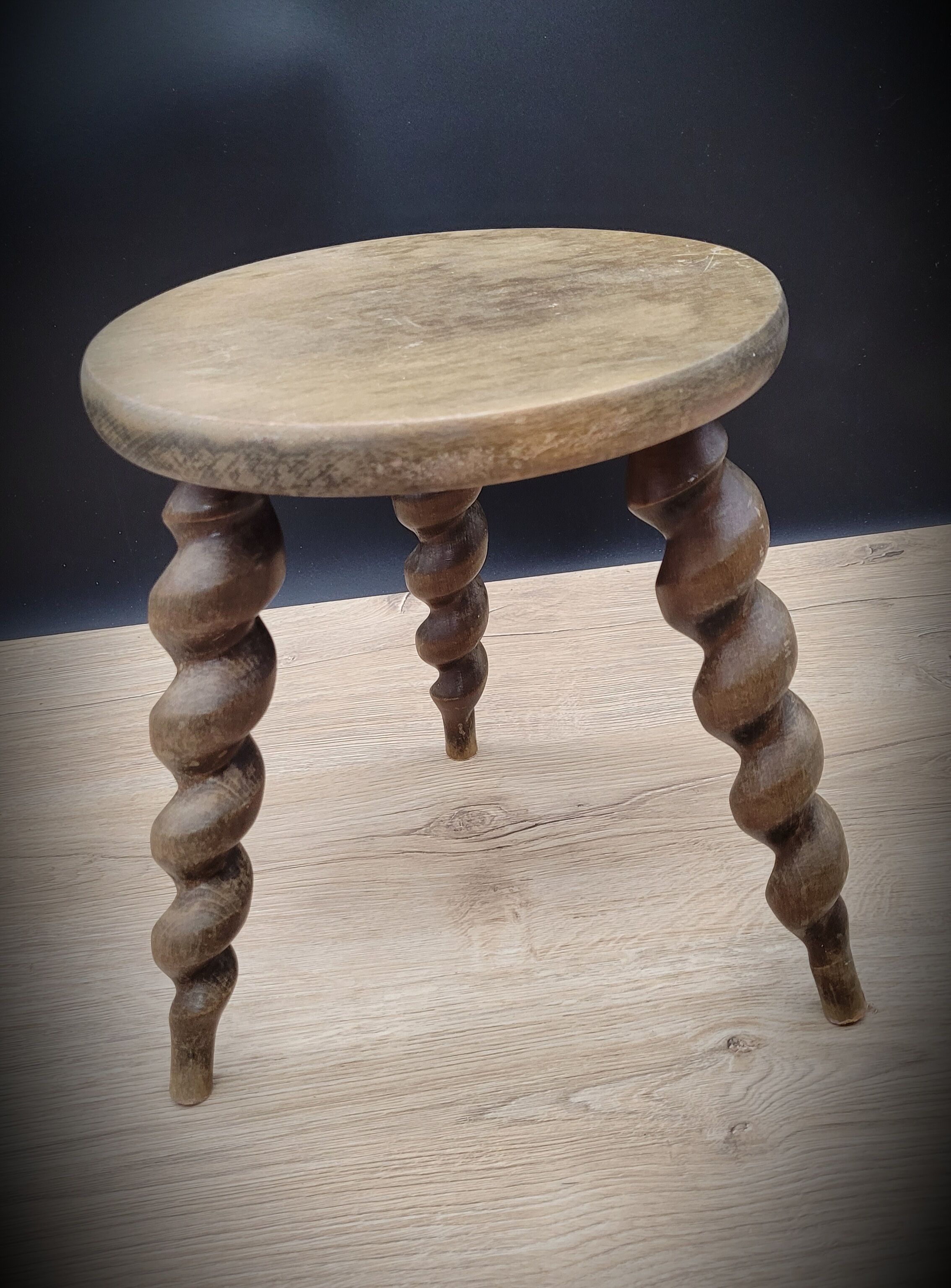 Tripod stool turned feet