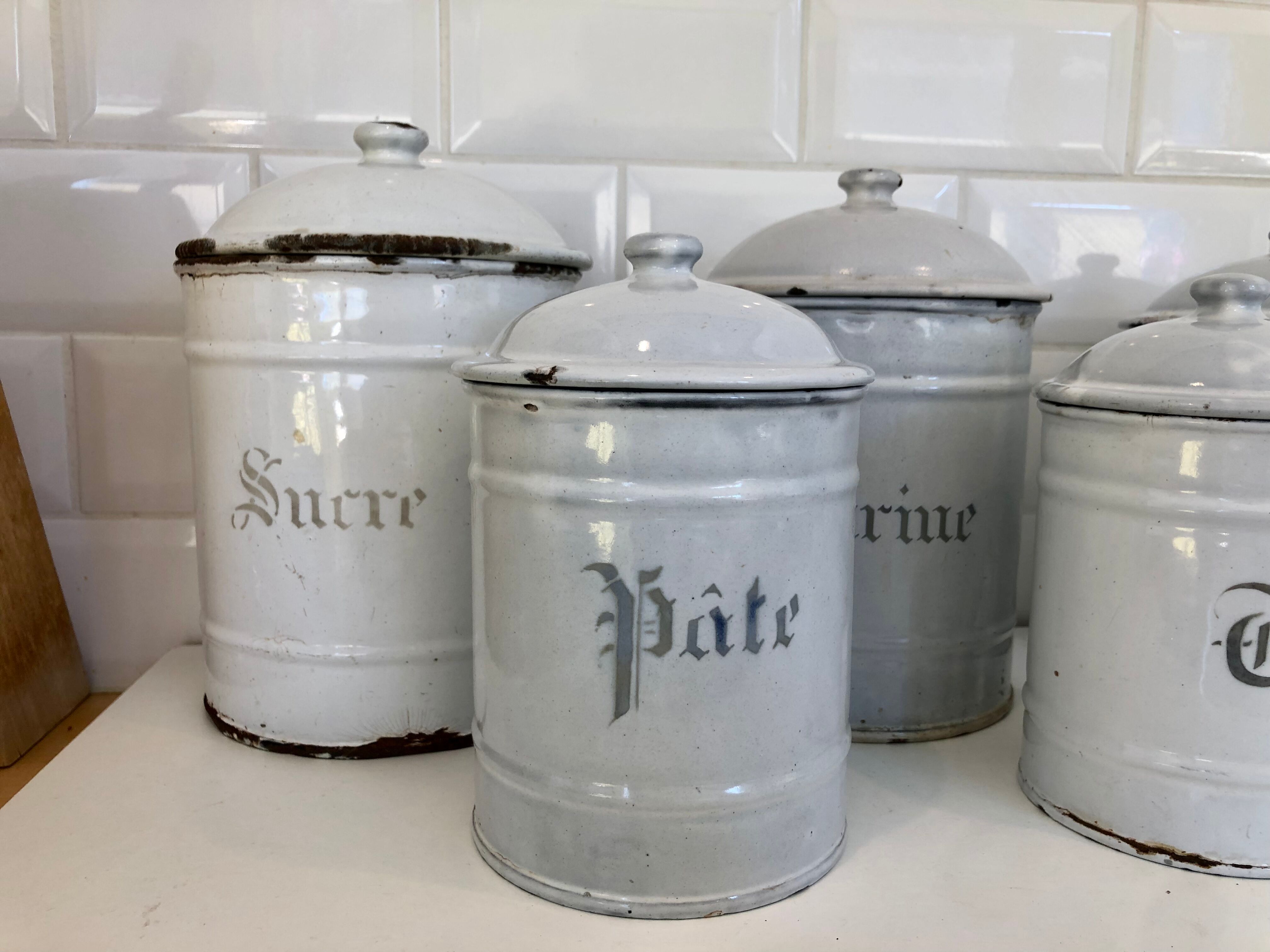 Enamelled iron kitchen pots