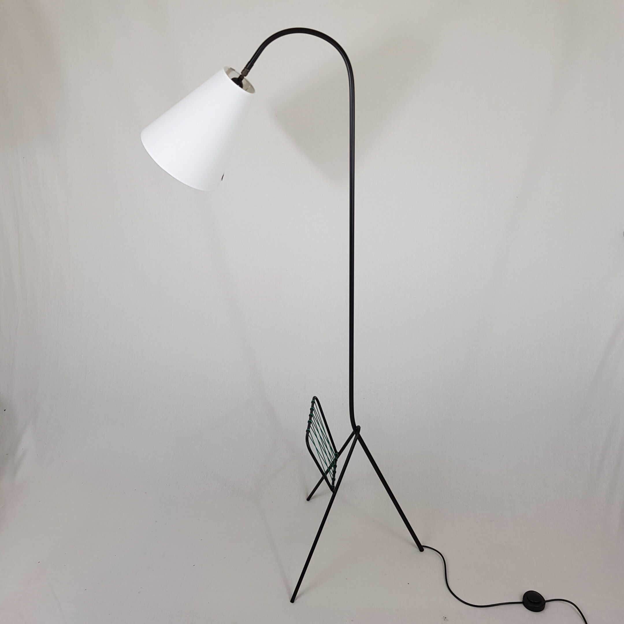Tripod lamp