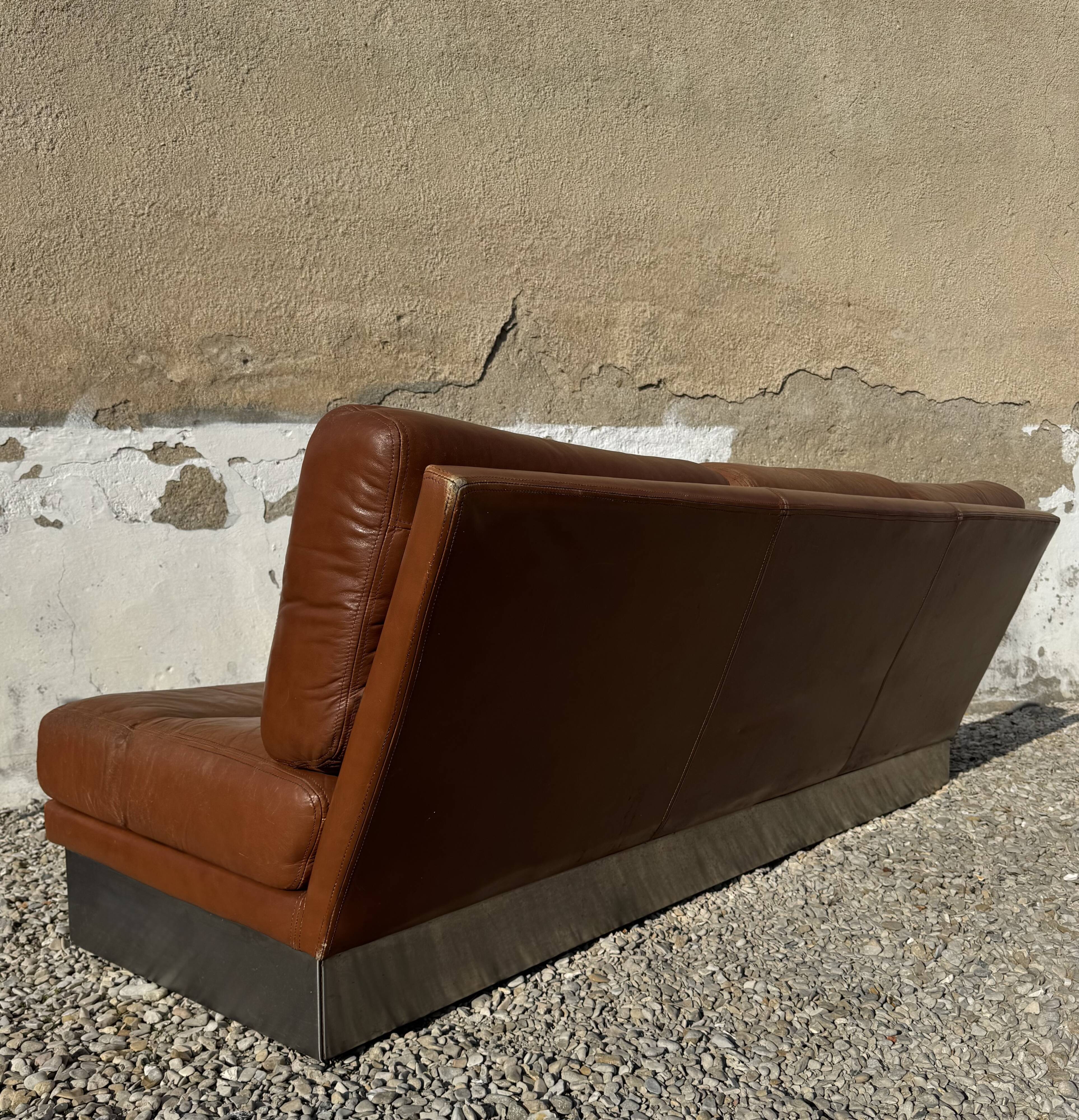 Three-seater canapé in brushed aluminium and brown leather, France, 1970.