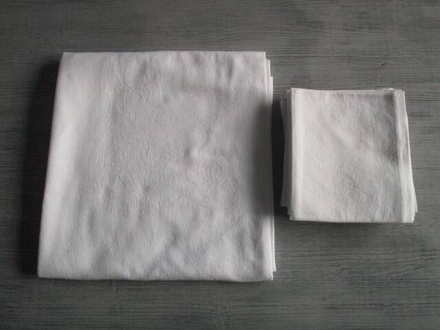 Old damask tablecloth 150x145cm + 6 napkins