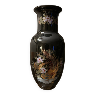 Black enameled ceramic vase with Japanese design