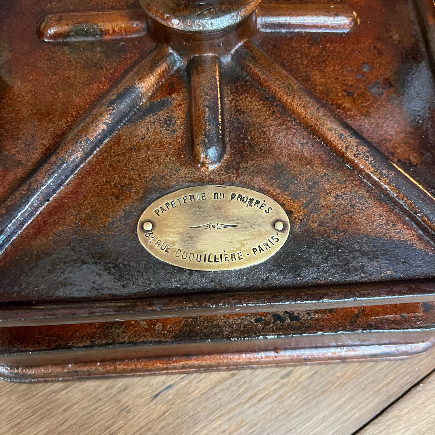 Press to bind stationery of progress