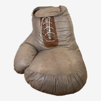 Box glove seat