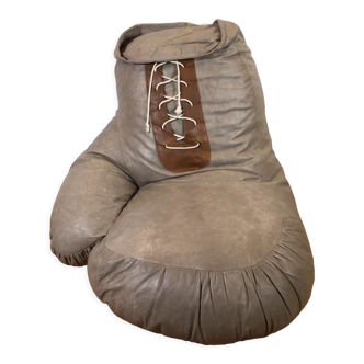 Box glove seat