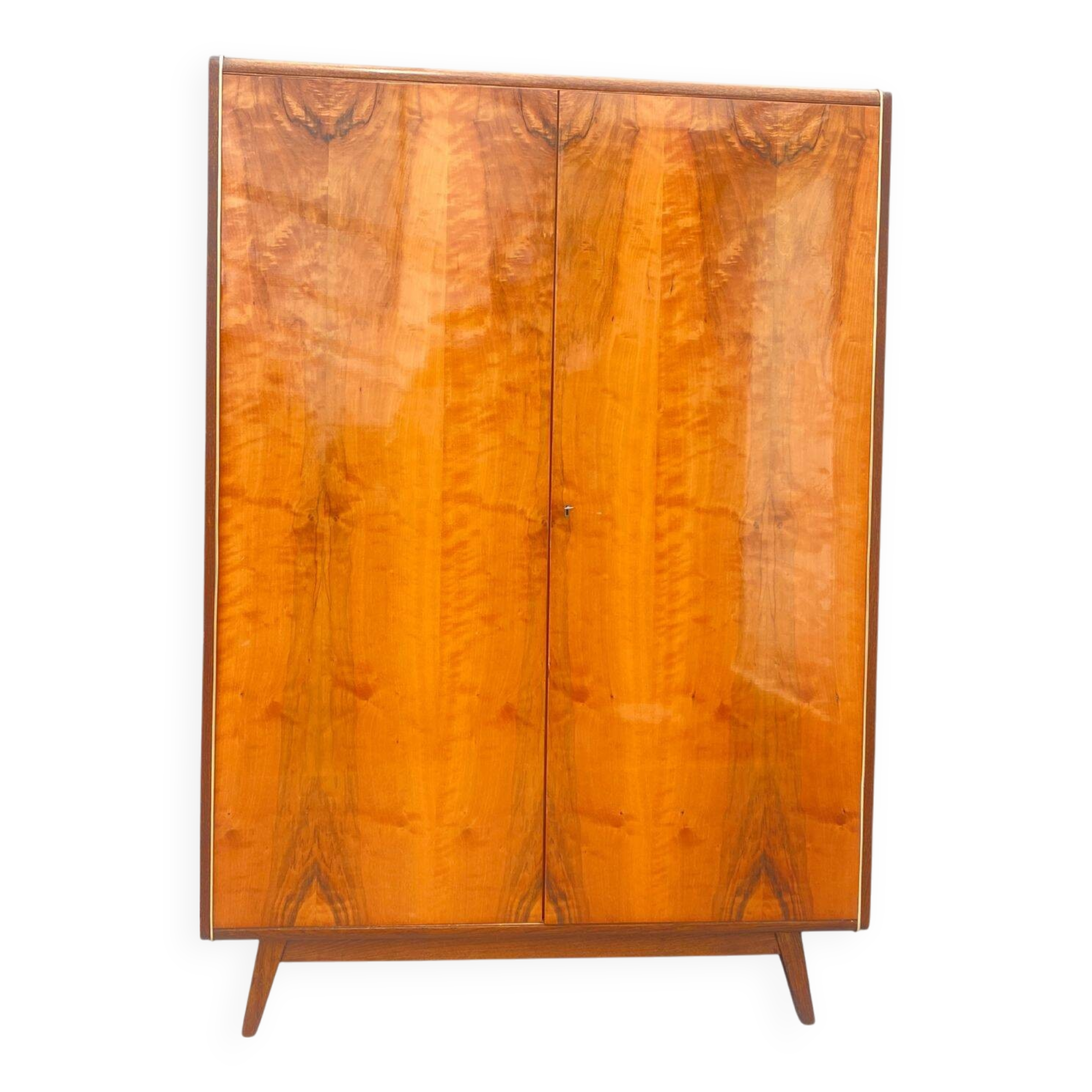 Armoire en noyer de Jitona, années 1970, Tchécoslovaquie