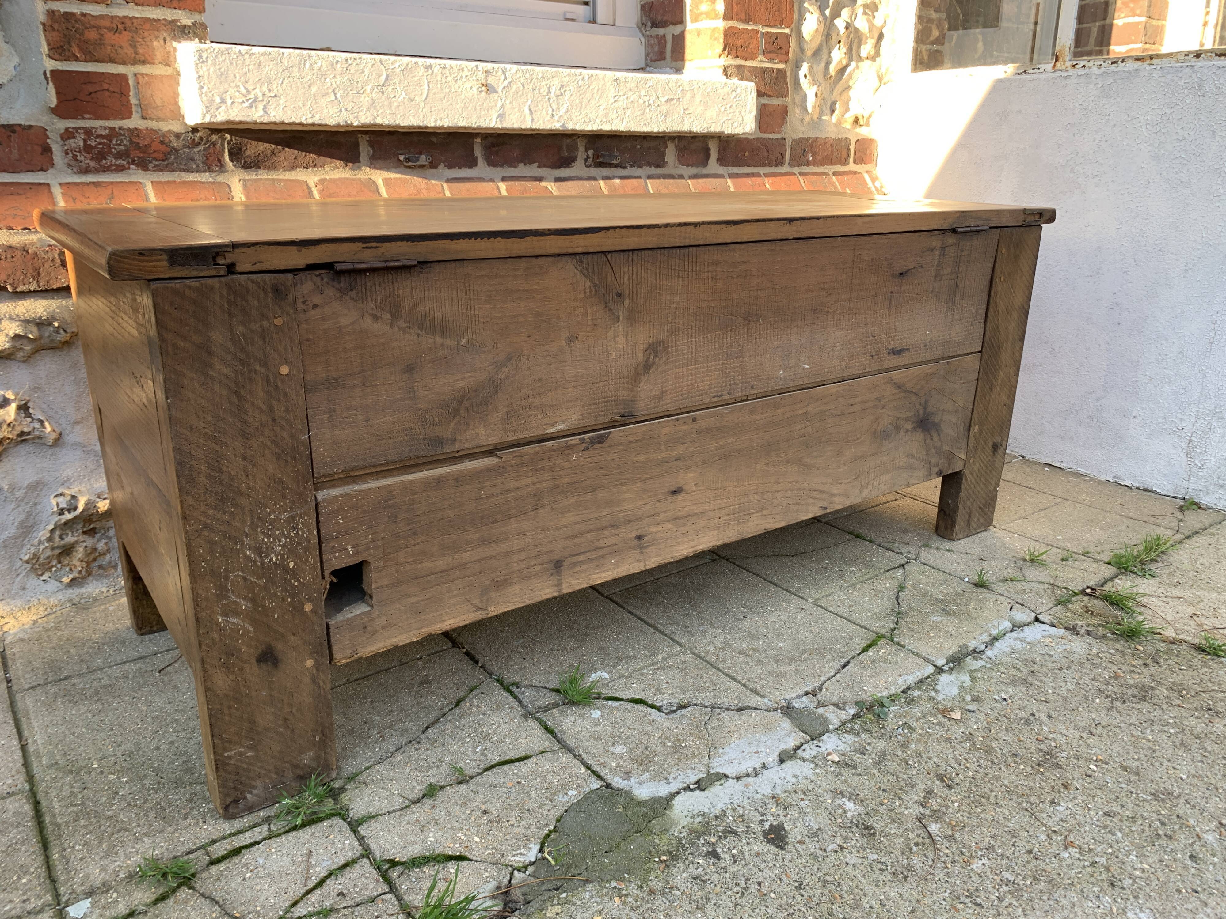 Wooden chest chene