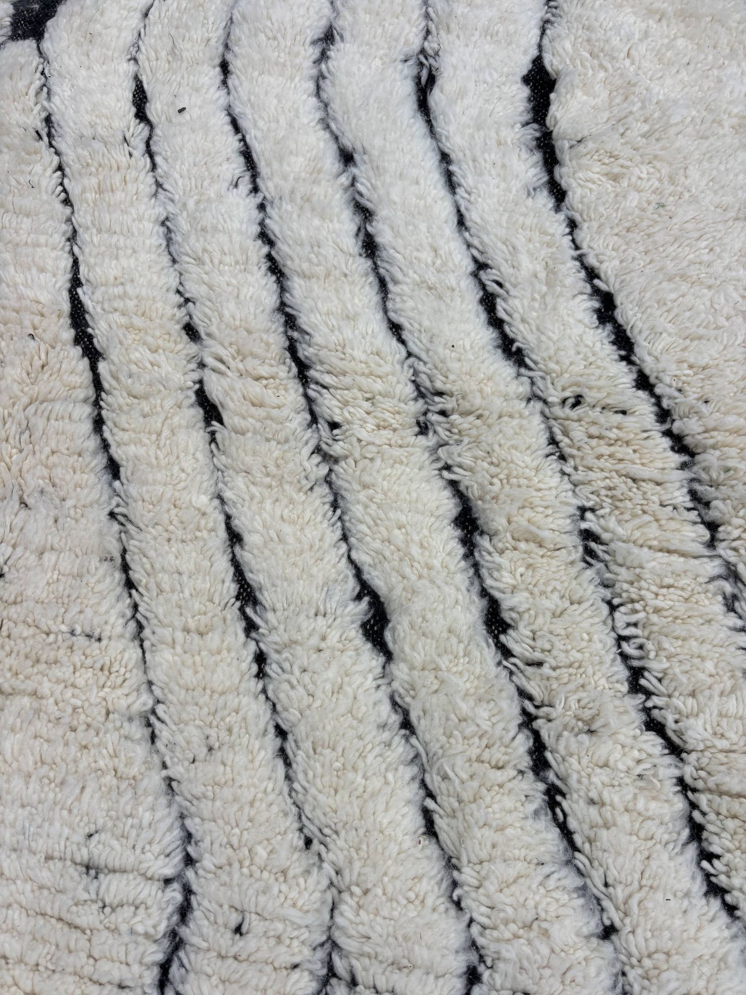 Large Beni Ouarain rug 190 × 300 cm – Graphic Berber rug in wool fa