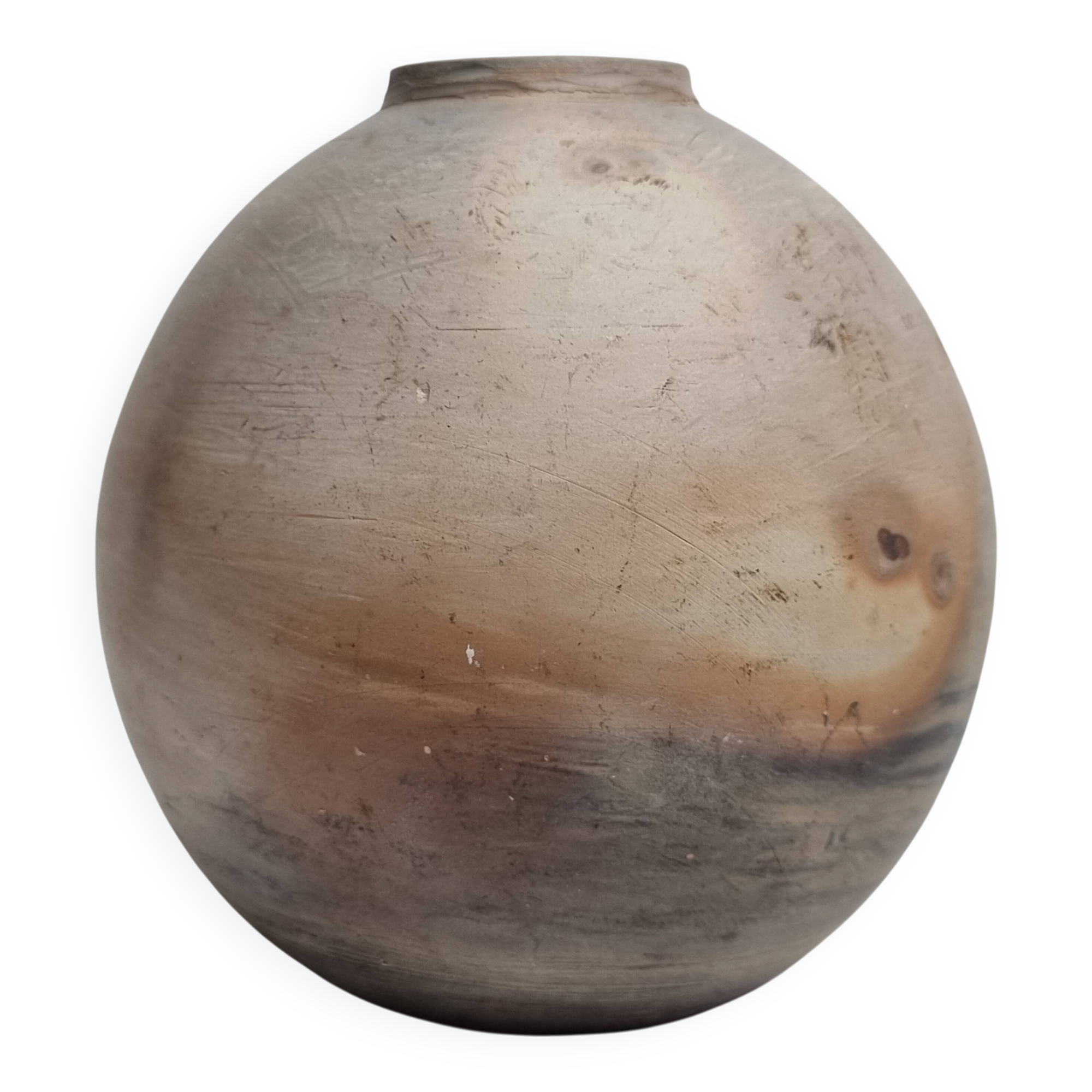 Round ceramic vase with raw finish, smoked firing, signed, late 20th century, 11 cm.