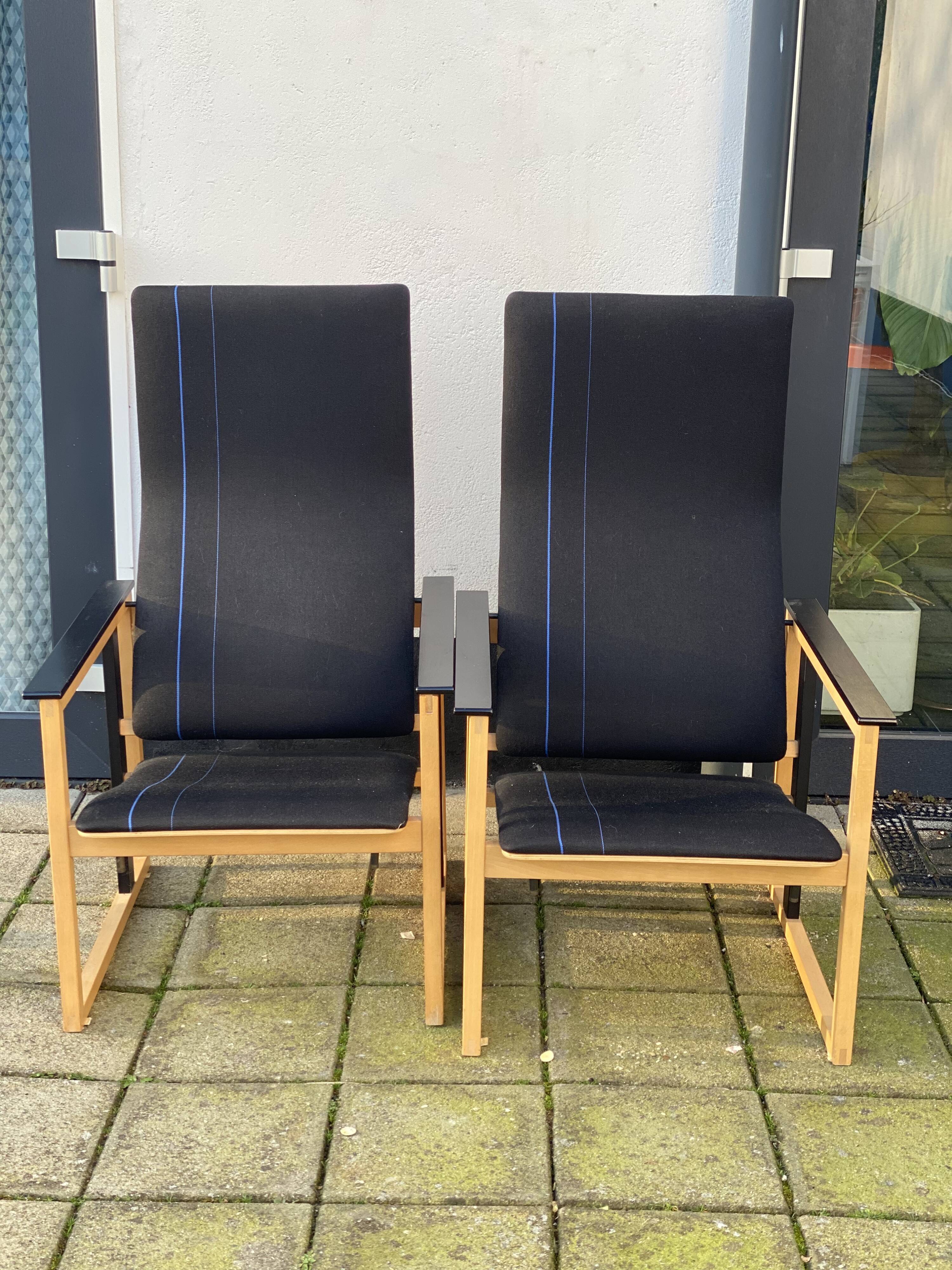 Paire de fauteuils Artza Noirs par Simo Heikkila