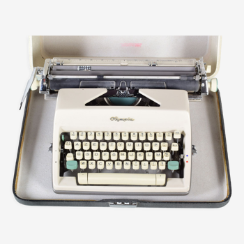 Machine à écrire olympia avec valise