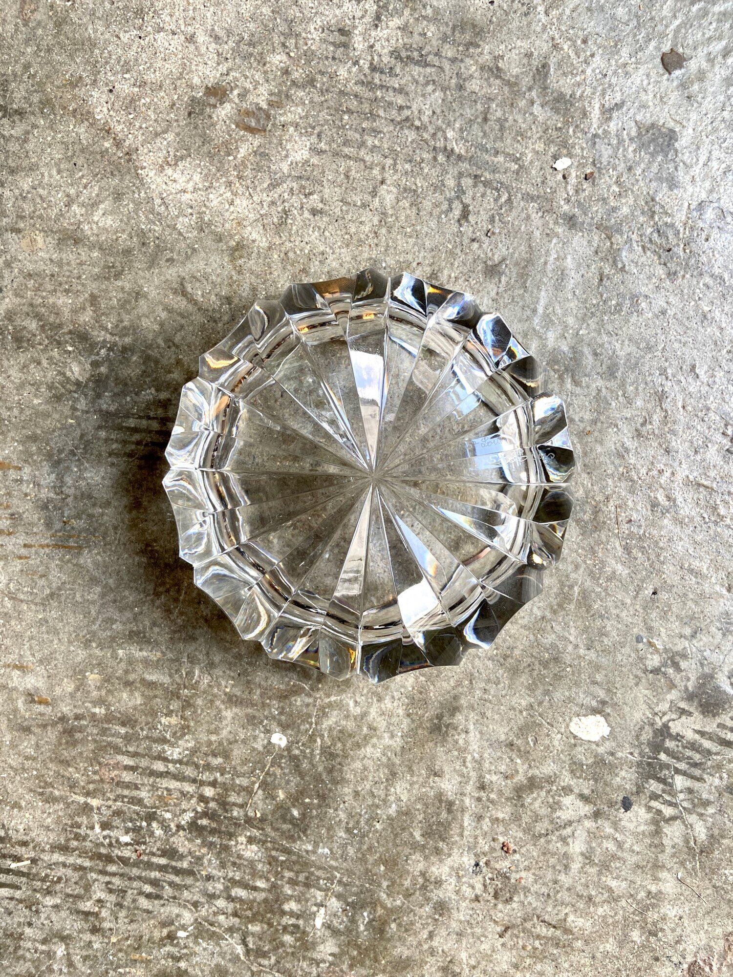 Saint Louis ashtray in chiseled crystal