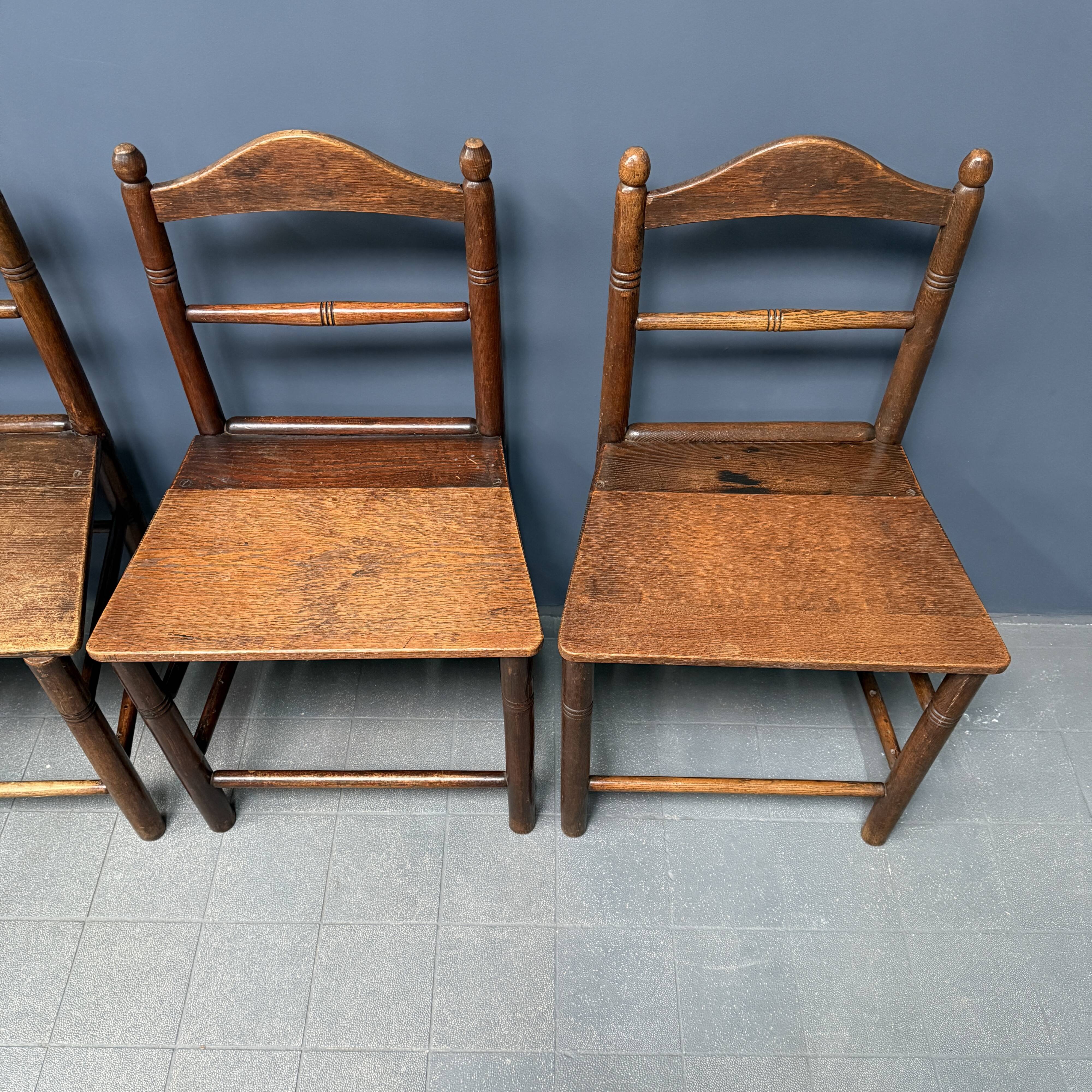 Ensemble de six chaises de cuisine anglaises anciennes