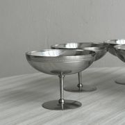 Set of 6 metal footed bowls in shiny finish.