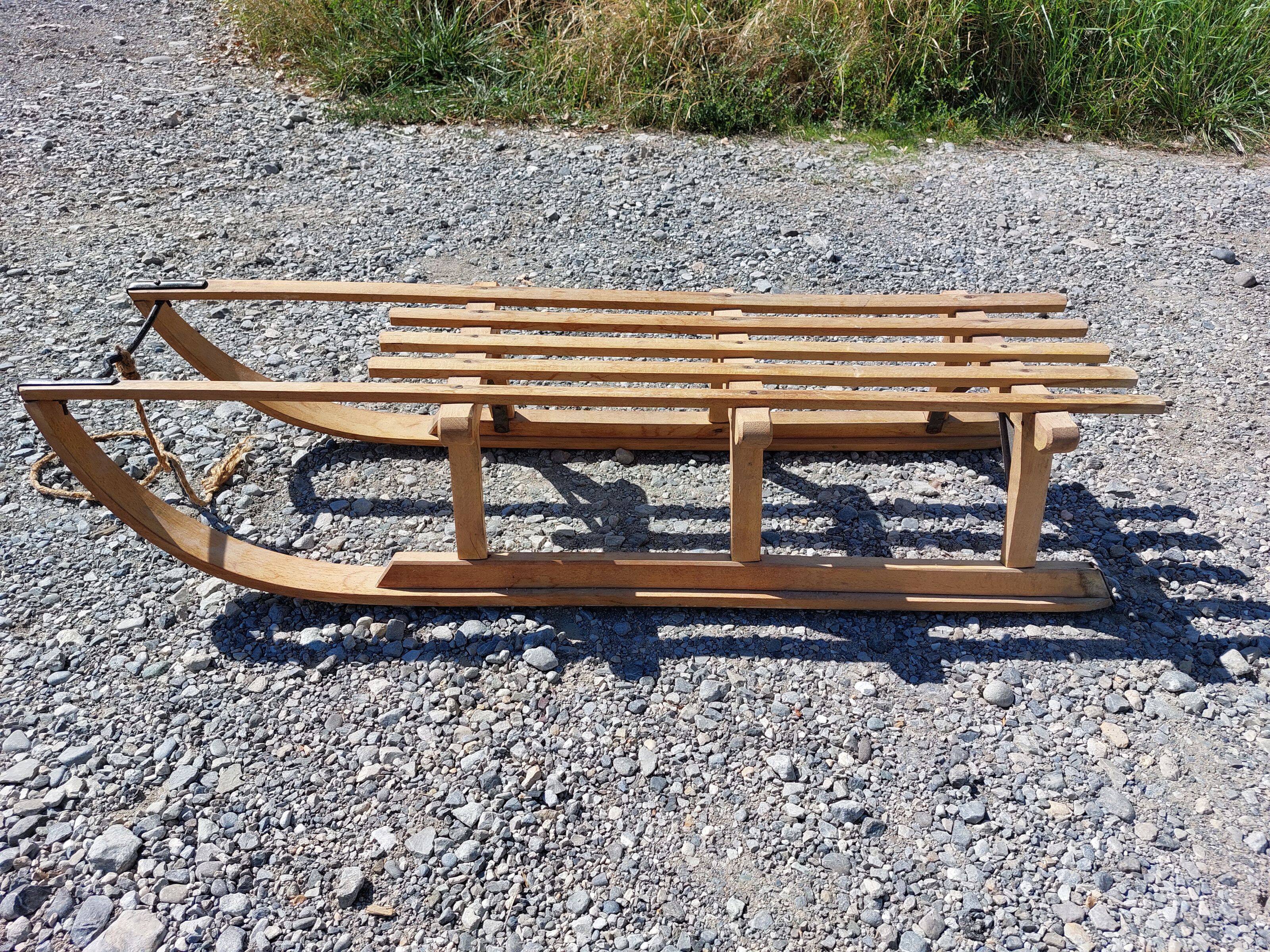 Old large sled in solid beech - 111 cm