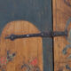 Cabinet de mariée primitif en art populaire peint de ferme antique du XVIIIe siècle