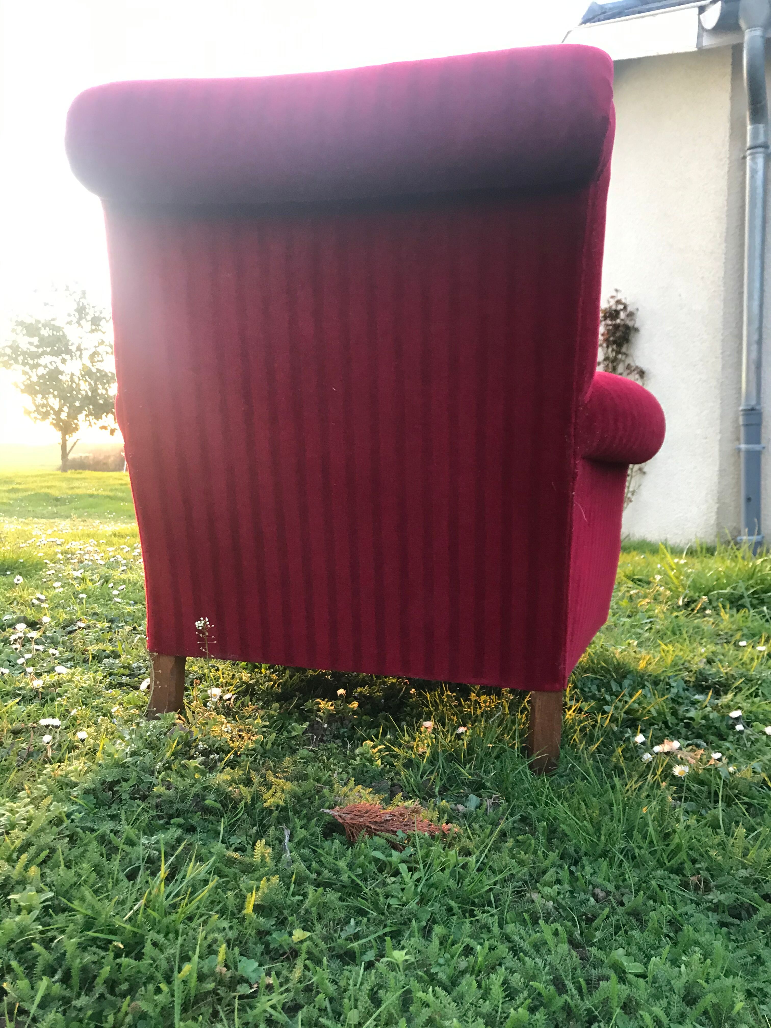 Napoleon III red velvet shepherdess chair