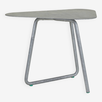 SPT Outdoor table in galvanized steel from Atelier Thomas Serruys