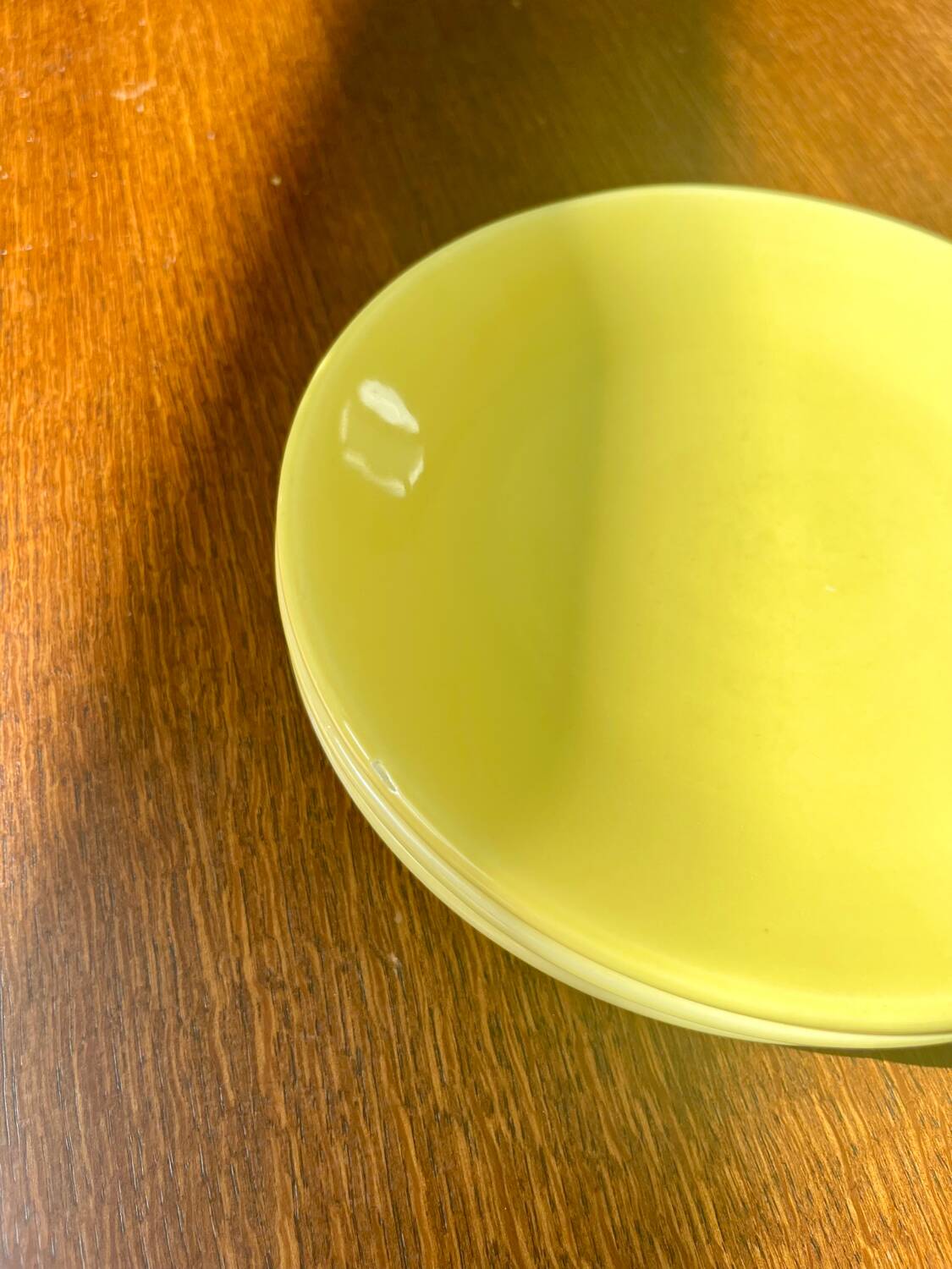 10 assiettes dessert et plat Digoin jaune