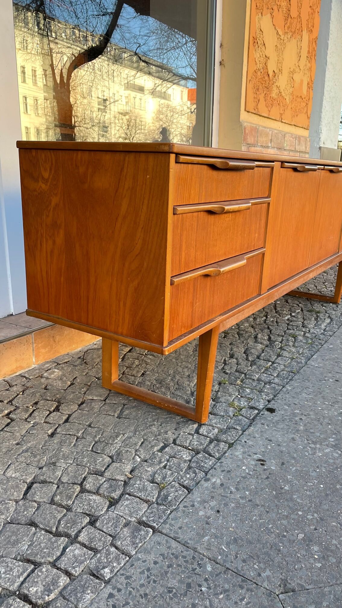 Teak row of the 60s U-shaped base