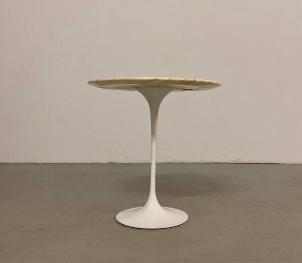 Table d'appoint Tulipe en marbre par Eero Saarinen pour Knoll