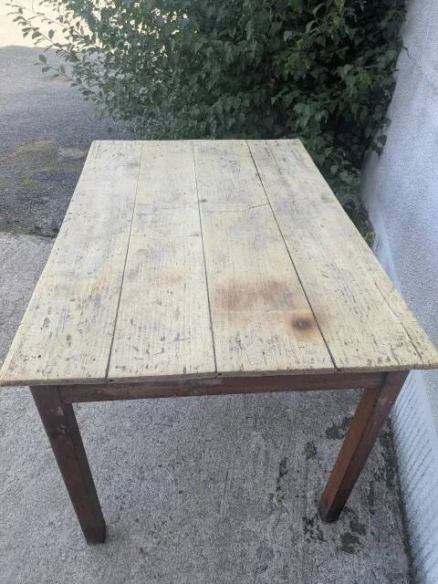 Farm table