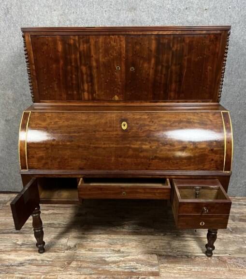 Bureau à cylindre époque Louis Philippe, Restauration en acajou moucheté