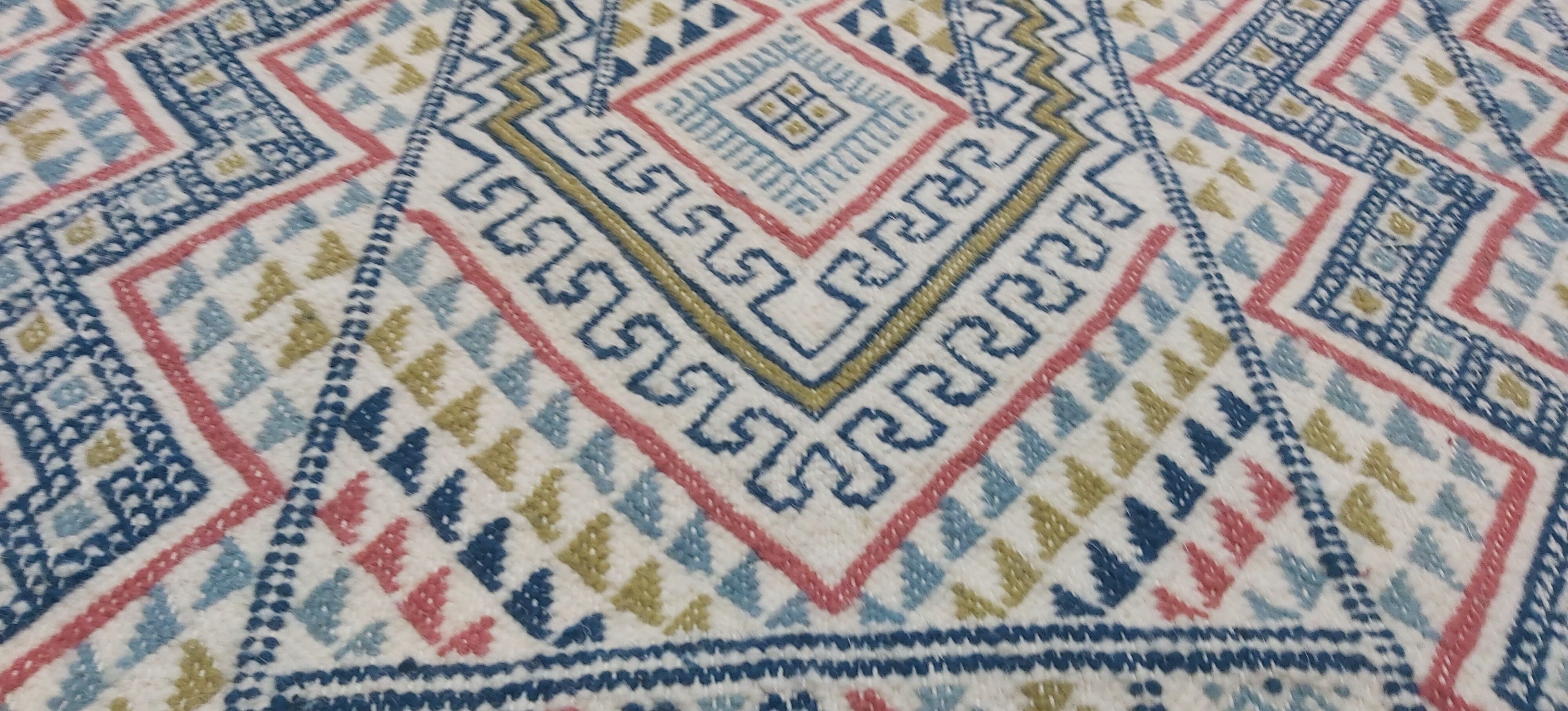 Hand-woven rugs in pure wool