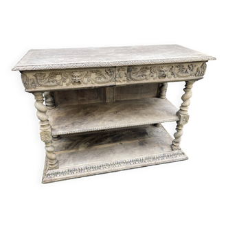 Buffet ouvert en bois sculpté à décor de faunes et de dragons