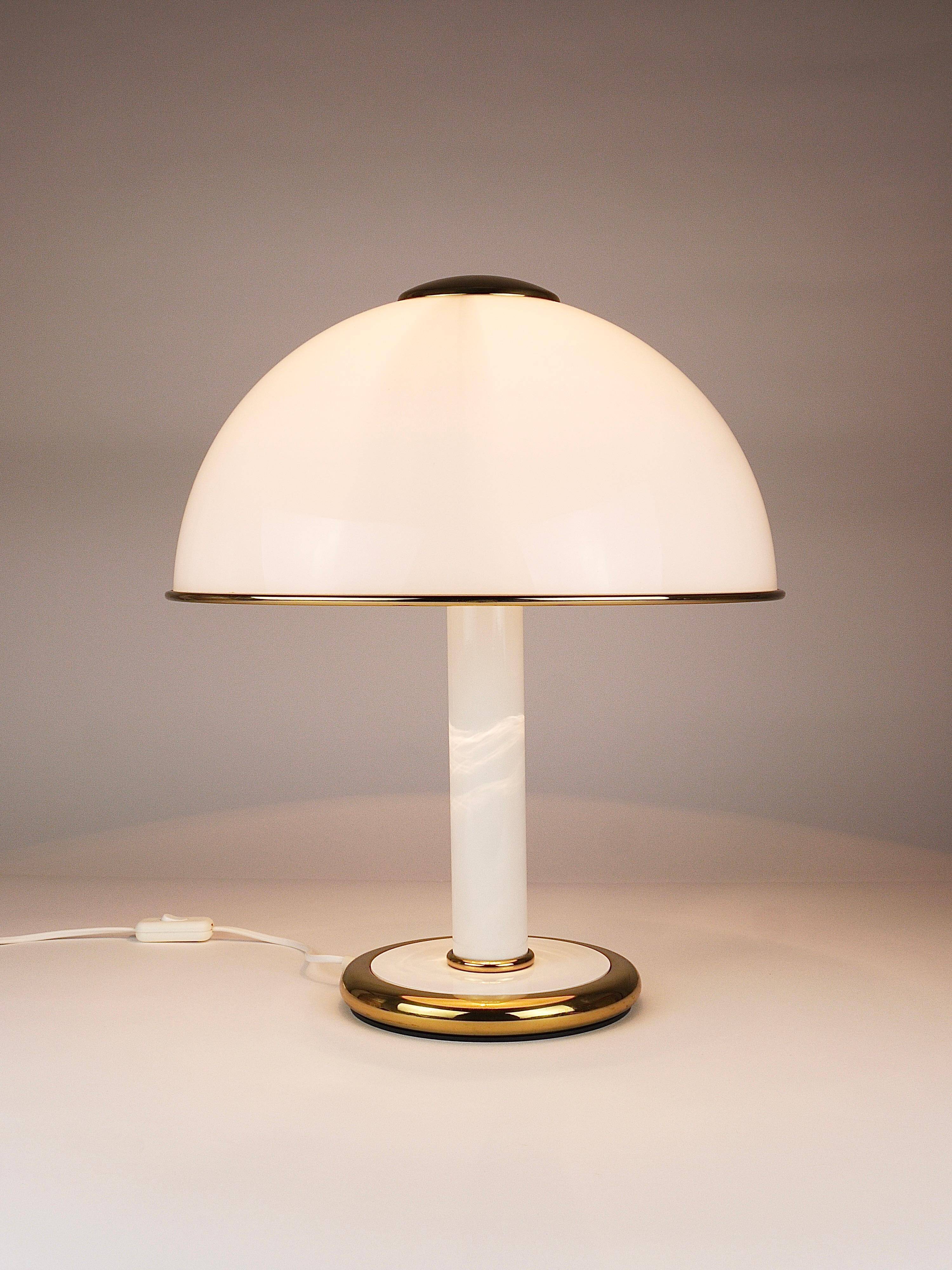 F. Fabbian Mushroom Table Lamp in White and Gold Murano Glass, Italy, 1970s