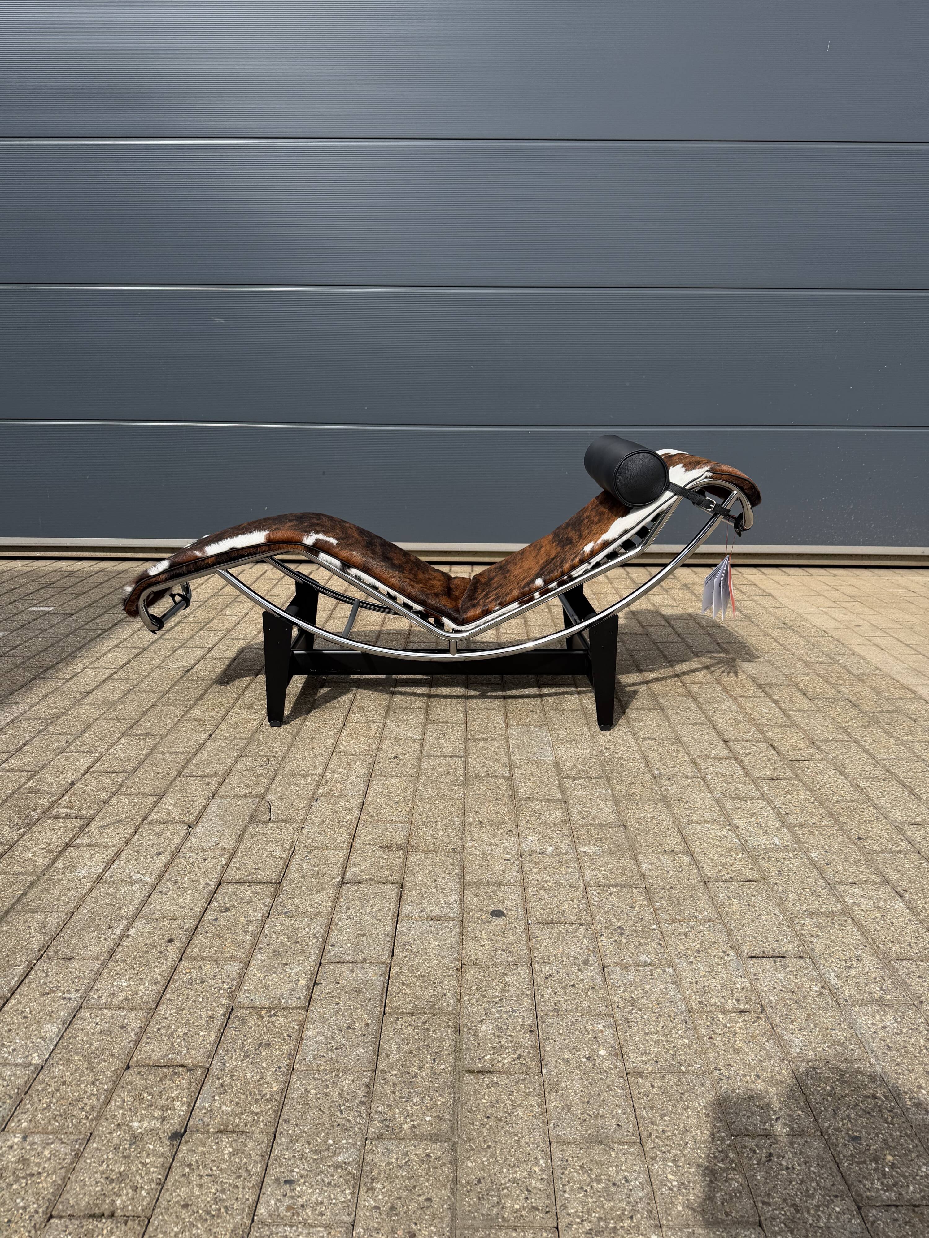 Cassina lc4 le corbusier original in cowhide new in its box