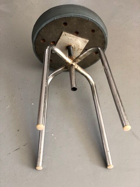 Industrial stool with adjustable height