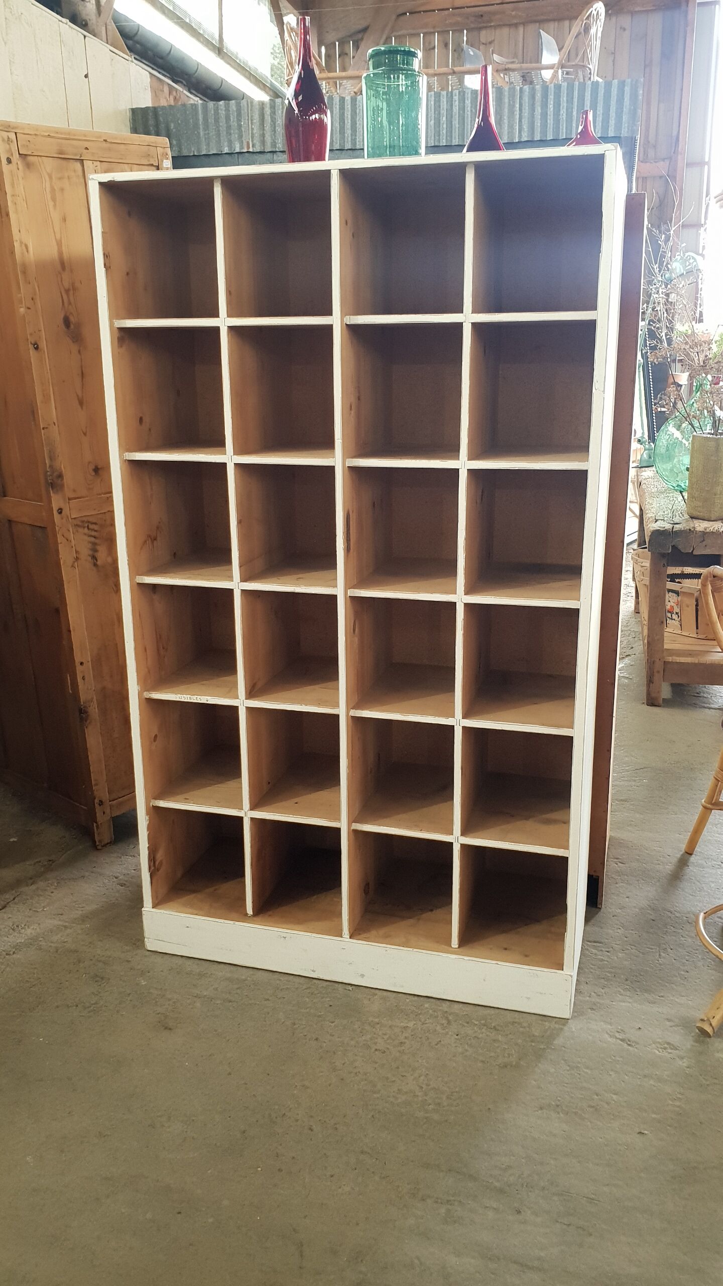 Trade furniture with lockers