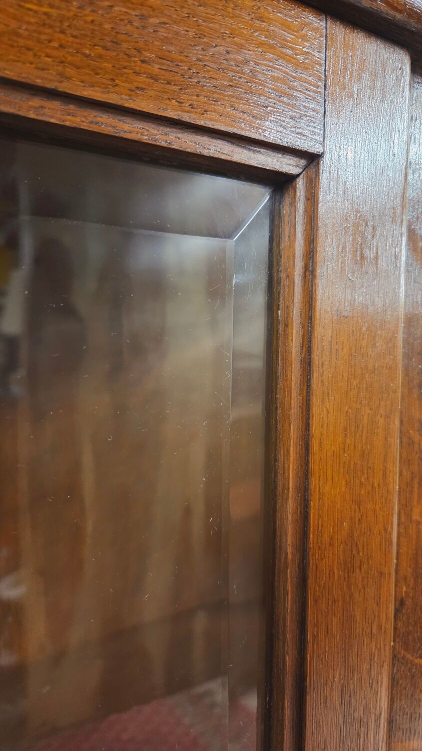 Vintage two-body display cabinet in oak from the 1950s.