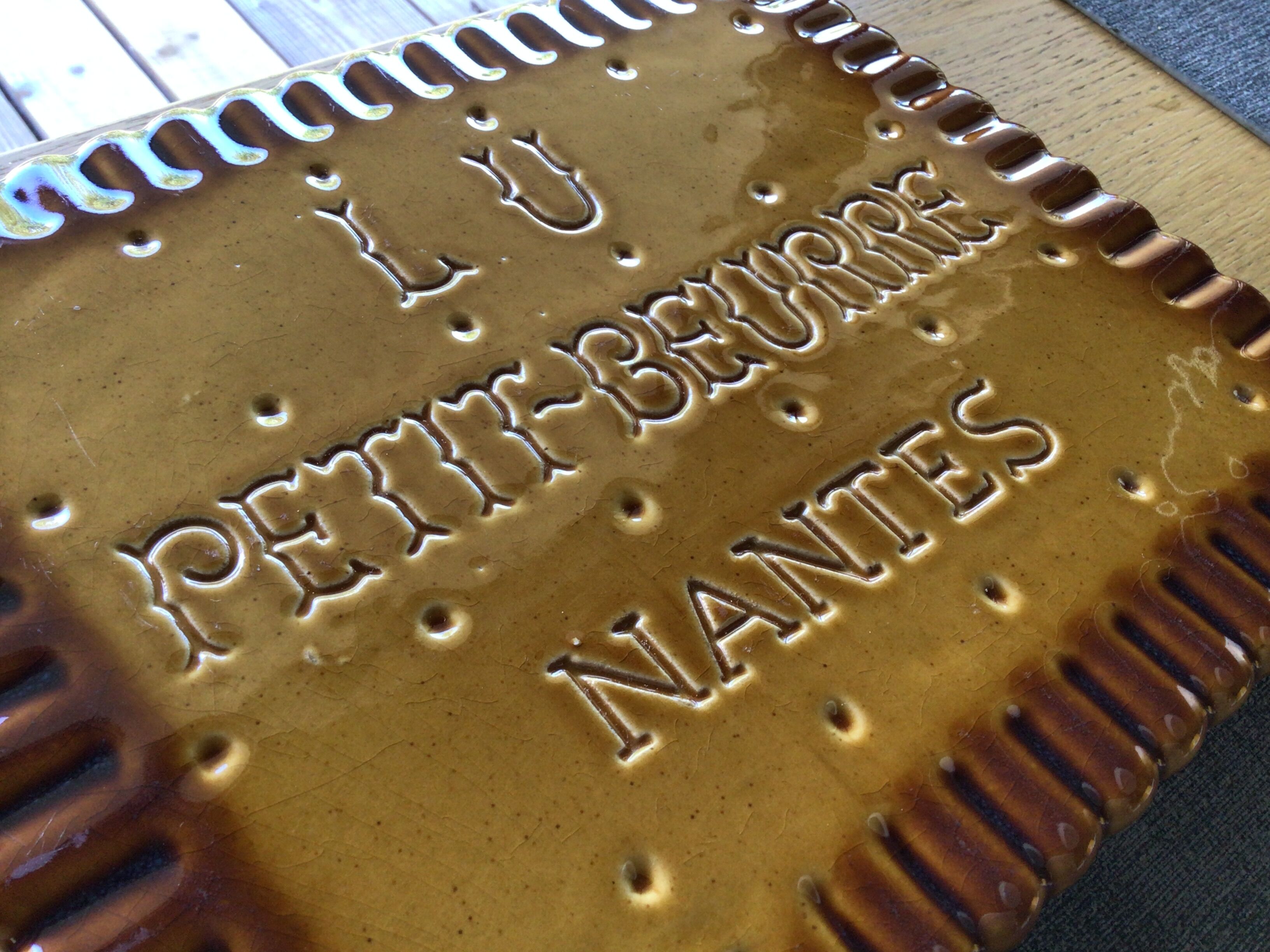Underside Lu Petit-Beurre Nantes earthenware