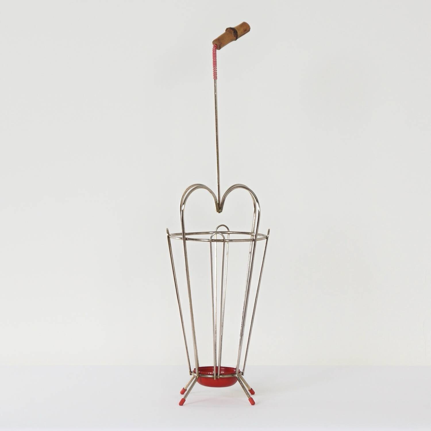VINTAGE UMBRELLA STAND OF CURVED METAL, RED DETAILS AND A BAMBOO HANDLE, 1950S