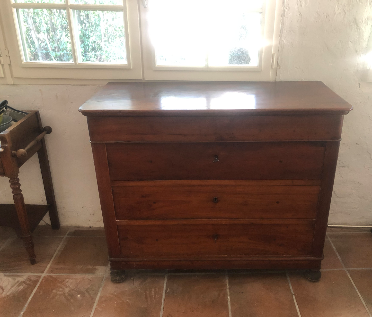 Solid wood chest of drawers
