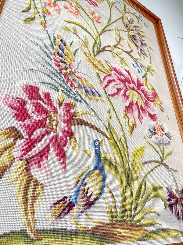 Tapisserie canevas vintage à motif fleuri – Broderie murale rétro