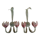 Paire d'appliques anciennes en tôle peinte à décor de fleurs