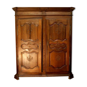 armoire en bois
