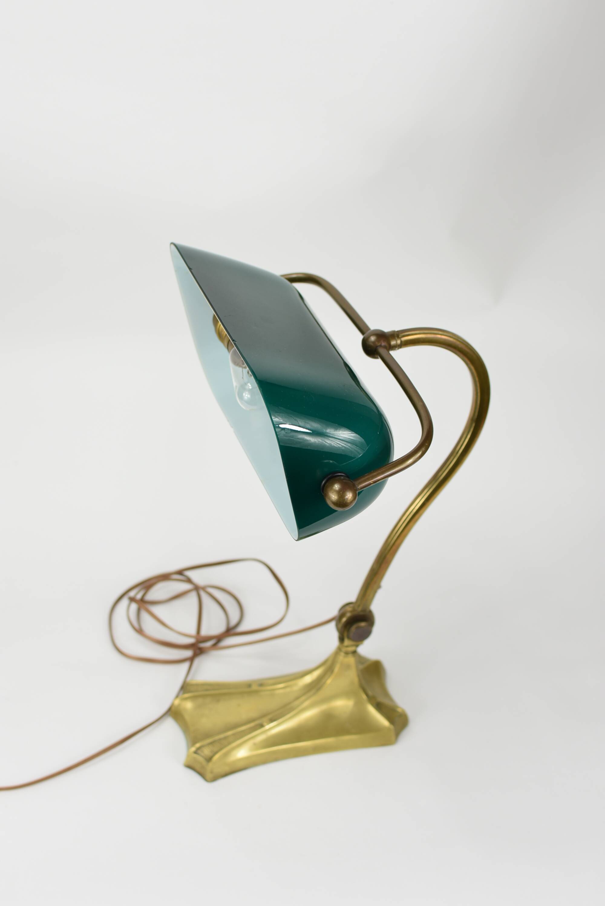 Notary type lamp.