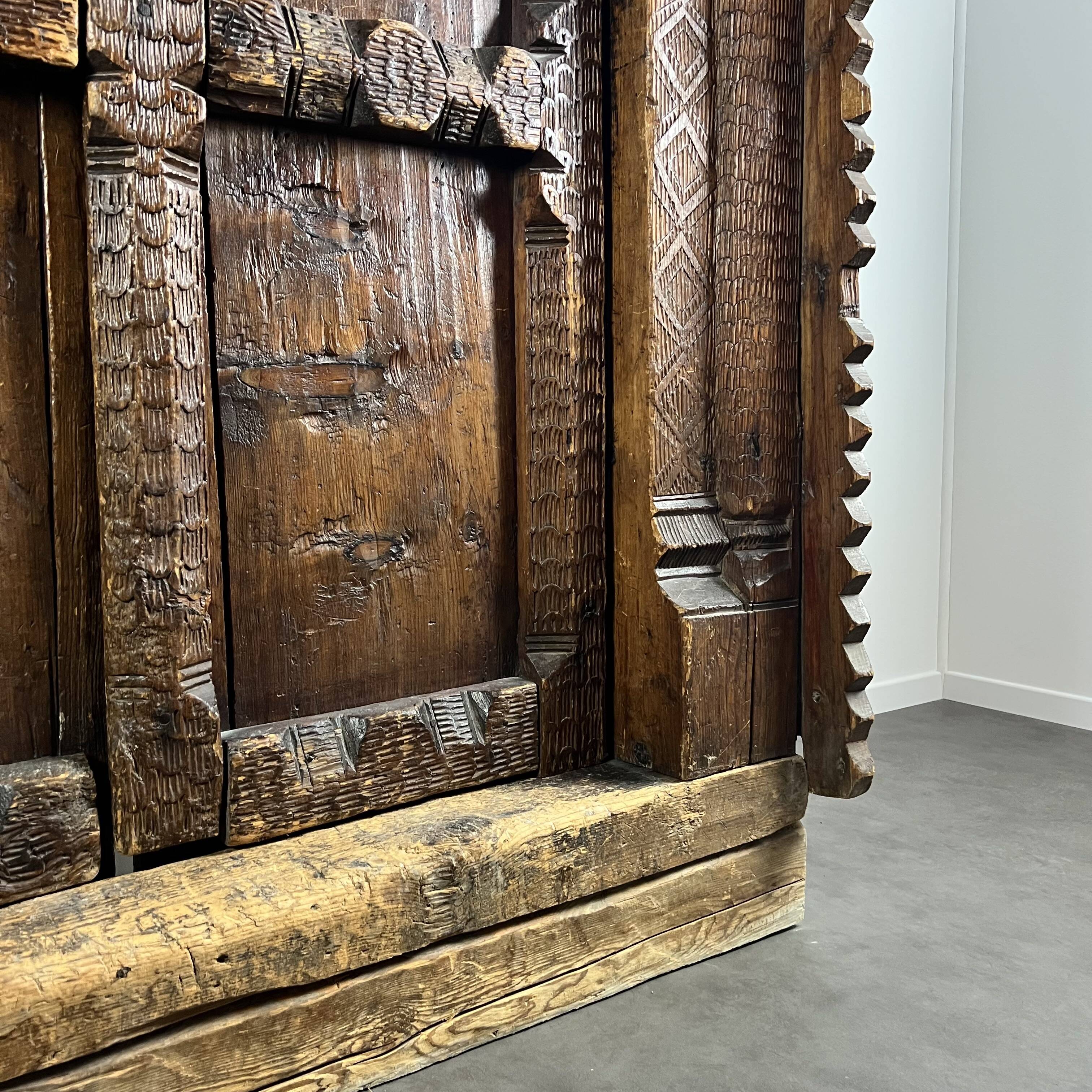 Afghan door in carved wood from the late 19th century with Palace Temple framing.