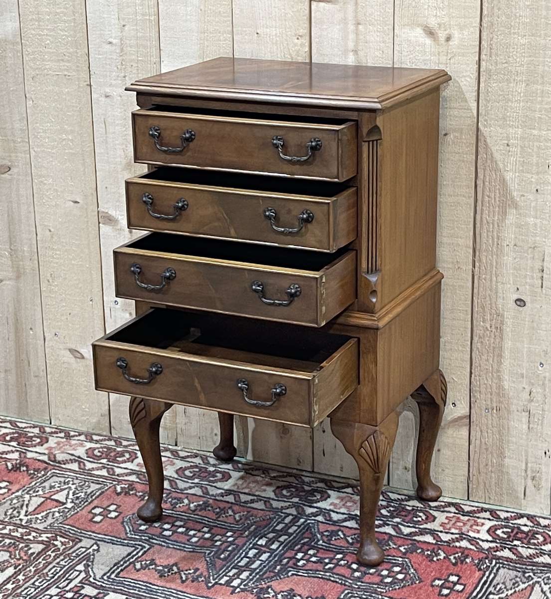 Small English mahogany chest of drawers from the 50s