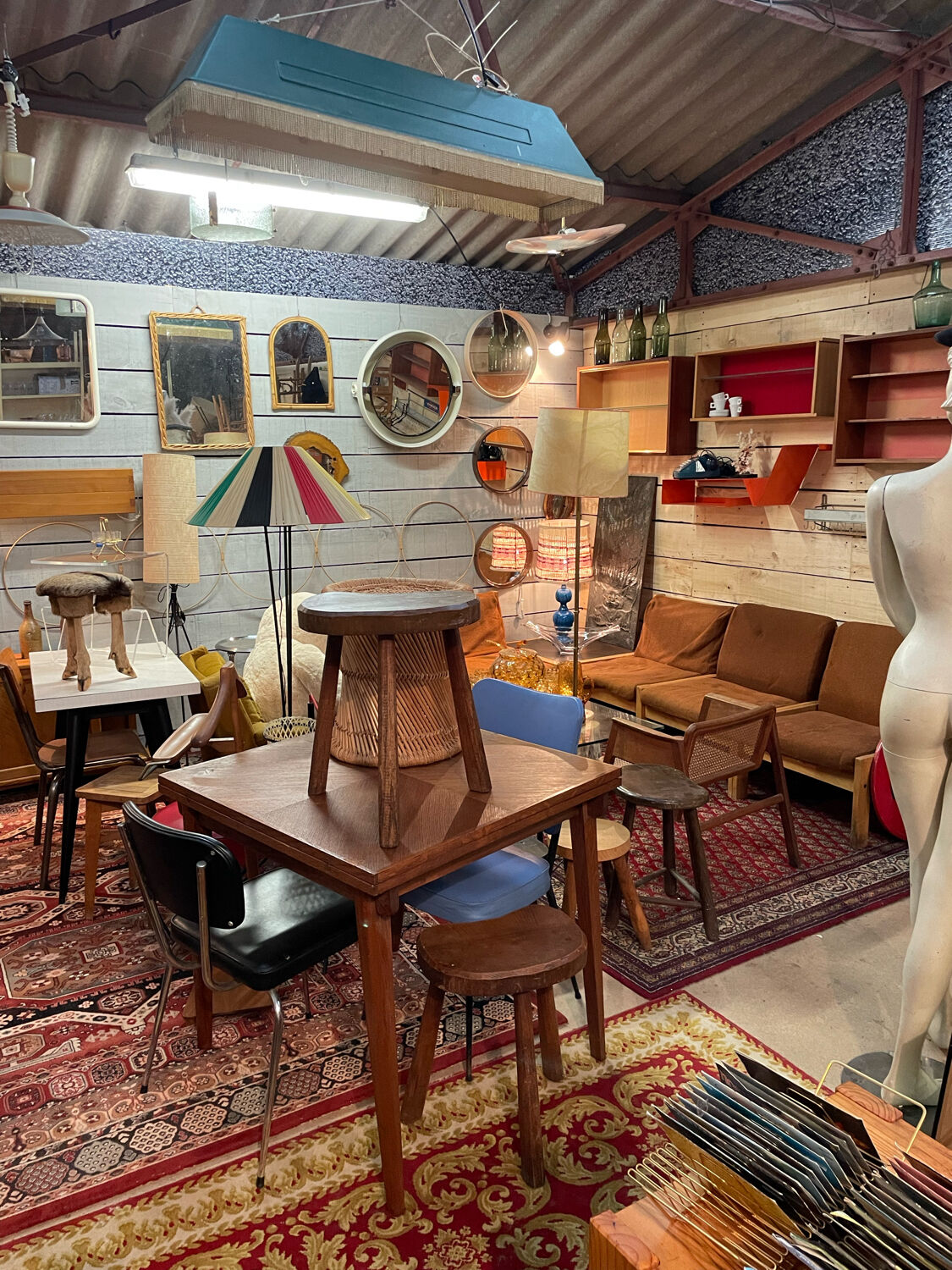 Vintage square portfolio table ep 50/60