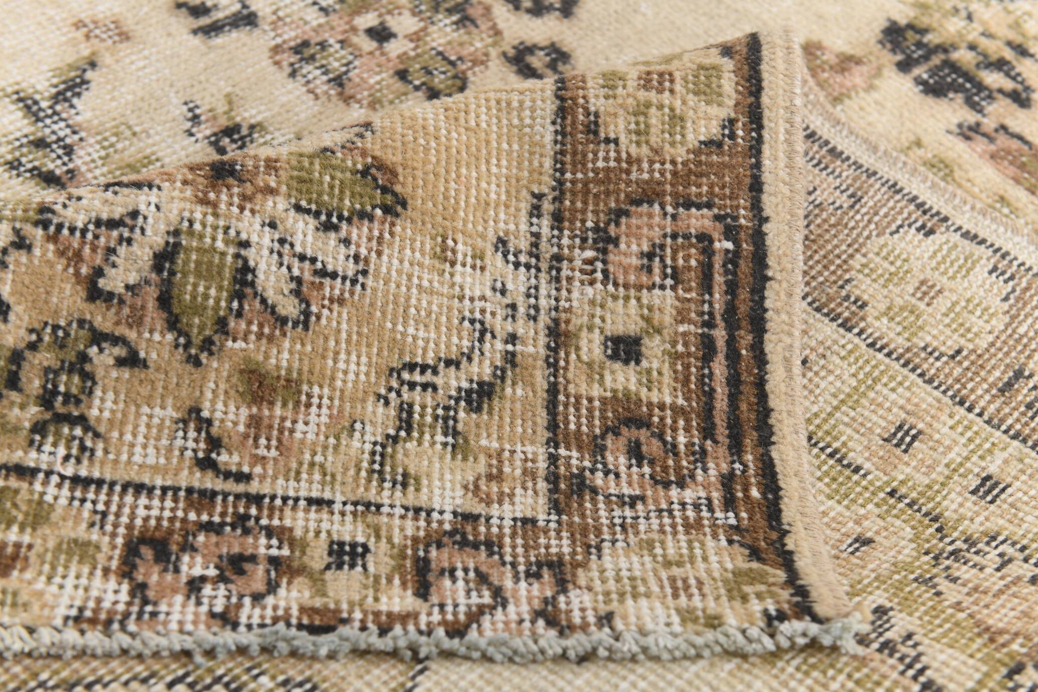 Tapis Anatolien Vintage Clair – Motifs Floraux Élégants, 202x278 Cm